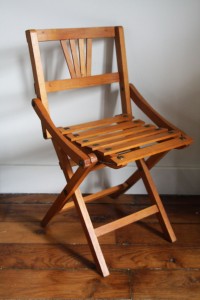 ancienne petite chaise pour enfants Rouge Garden