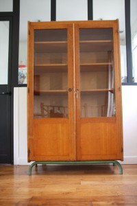 armoire vitrée école internat années 50 60 mobilier vintage Rouge Garden