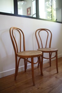 chaise en bois courbé mobilier vintage Rouge Garden