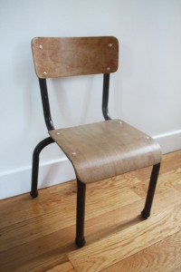 chaise maternelle vintage Rouge Garden