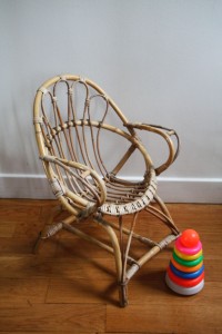 fauteuil rotin enfant années 50 60 mobilier vintage Rouge Garden
