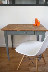 petit bureau table ferme en bois vintage Rouge Garden