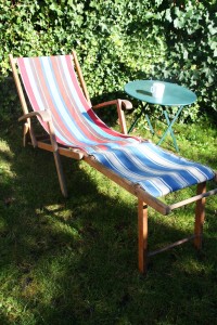 transat chaise longue vintage Rouge Garden